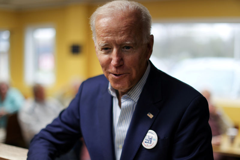 © Reuters. FILE PHOTO: 2020 Democratic U.S. presidential candidate and former Vice President Joe Biden talks to reporters after ordering an ice cream cone at the Cone Shoppe during a two-day campaign kickoff in Monticello