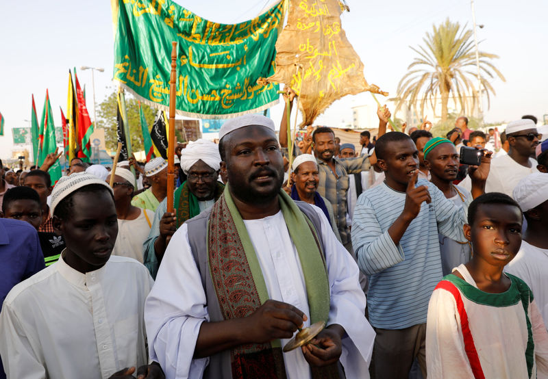 © Reuters. الاتحاد الأفريقي يطلب من المجلس العسكري السوداني تسليم السلطة لمدنيين خلال 60 يوما