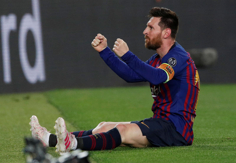 © Reuters. ميسي يتغلب على ليفربول ويسجل هدفه 600 مع برشلونة