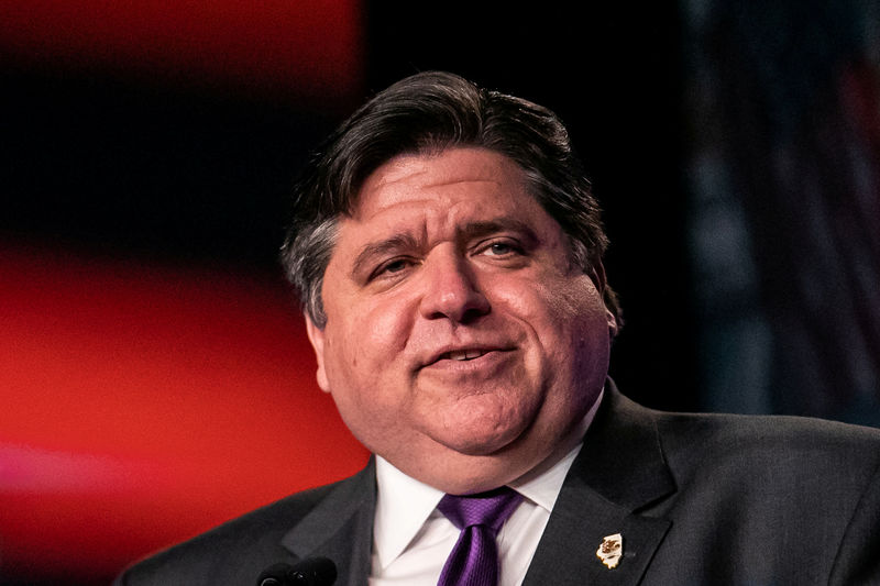 © Reuters. FILE PHOTO: llinois Governor J.B. Pritzker delivers remarks at the North America's Building Trades Unions (NABTU) 2019 legislative conference in Washington