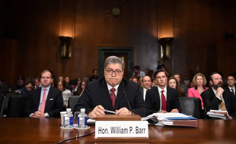 © Reuters. U.S. Attorney General Barr testifies at Senate Judiciary hearing on investigation of Russian interference in the 2016 presidential election on Capitol Hill in Washington