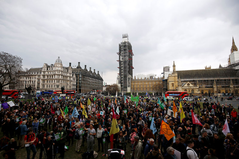 © Reuters. El Parlamento británico declara emergencia simbólica por cambio climático tras protestas