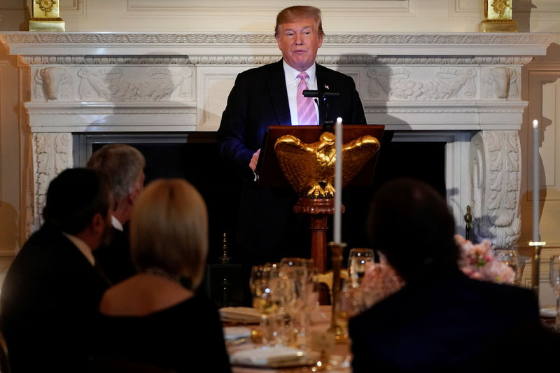 © Reuters. U.S. President Trump speaks during a dinner before a national day of prayer in Washington