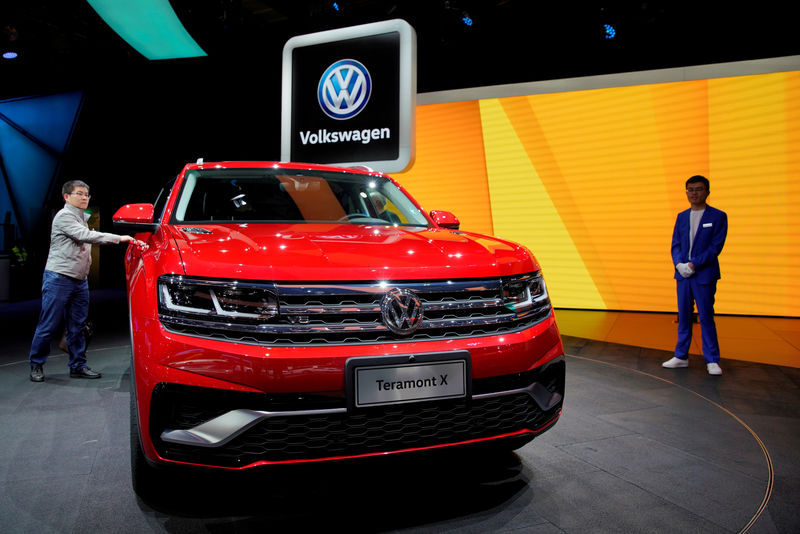 © Reuters. FILE PHOTO: Volkswagen's Teramont X SUV is seen displayed at the second media day for the Shanghai auto show in Shanghai