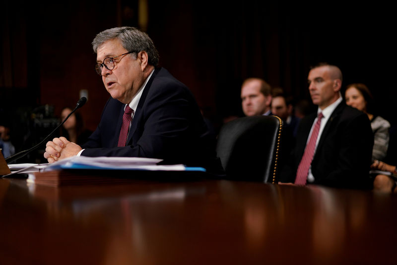 © Reuters. FILE PHOTO: U.S. Attorney General Barr testifies before a Senate Judiciary Committee on Capitol Hill in Washington