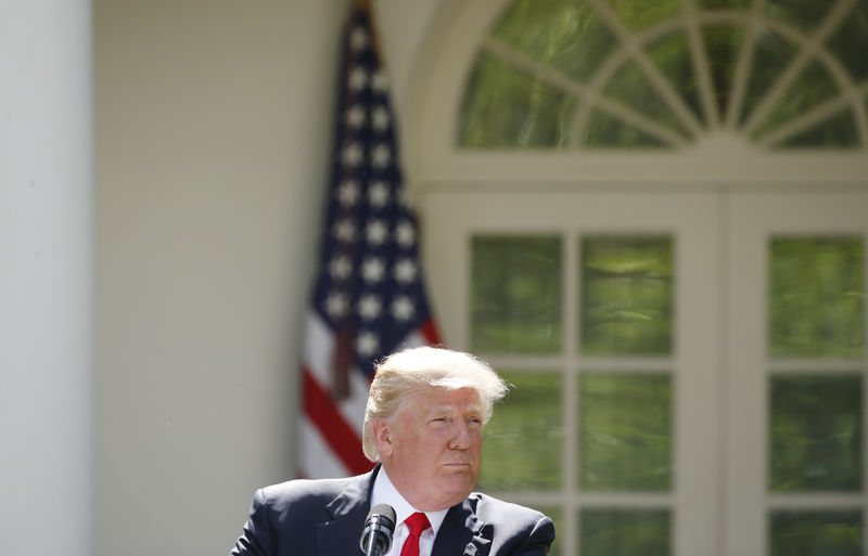 © Reuters. U.S. President Trump announces decision to withdraw from Paris Climate Agreement in the White House Rose Garden in Washington