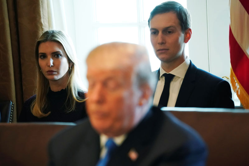 © Reuters. Trump holds a cabinet meeting at the White House in Washington