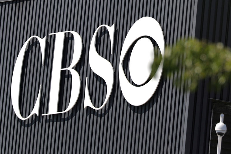 © Reuters. FILE PHOTO: The CBS Television Studios campus is seen in Los Angeles