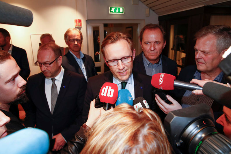 © Reuters. Scandinavian Airlines (SAS) CFO, Torbjorn Wist, talks to the press after the parties in the SAS pilot strike have come to an agreement, in Oslo