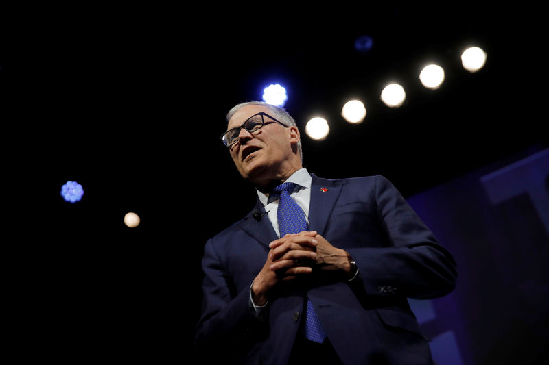 © Reuters. FILE PHOTO: U.S. 2020 Democratic presidential candidate and Governor Jay Inslee participates in a moderated discussion at the We the People Summit in Washington