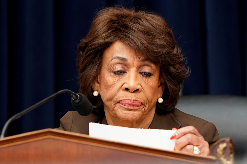 © Reuters. Chairman of the House Financial Services Committee Maxine Waters (D-CA) questions Federal Reserve Board Chairman Jerome Powell as he delivers the Federal Reserve’s Semiannual Monetary Policy Report on Capitol Hill in Washington