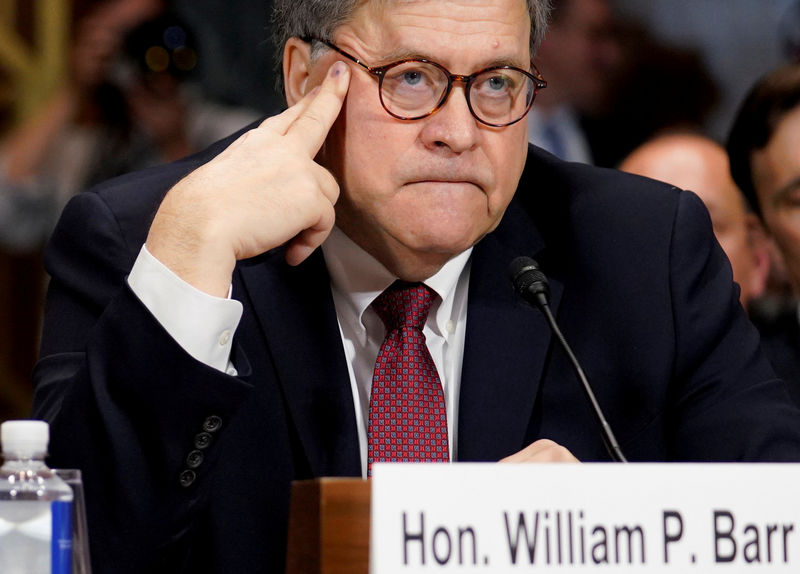 © Reuters. FILE PHOTO: U.S. Attorney General Barr testifies at Senate Judiciary hearing on investigation of Russian interference in the 2016 presidential election on Capitol Hill in Washington