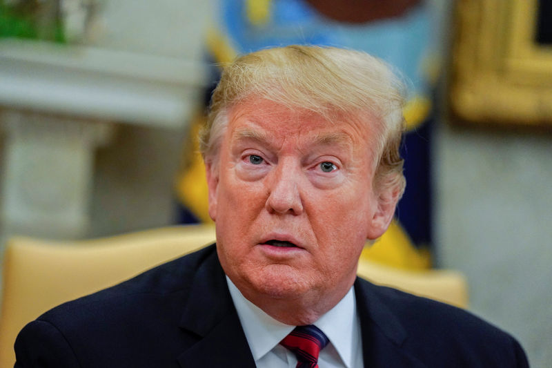 © Reuters. President Trump talks to reporters at the White House in Washington