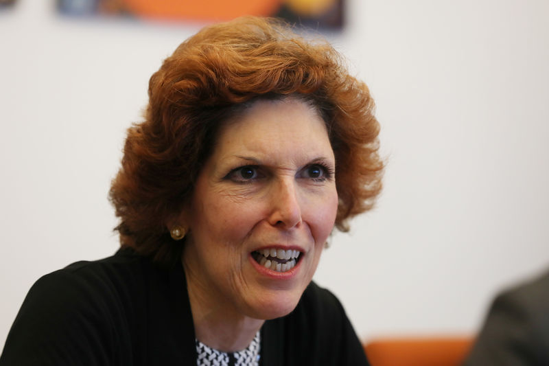© Reuters. Loretta Mester, president of the Federal Reserve Bank of Cleveland, speaks during an interview in Manhattan, New York