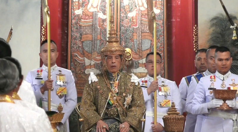 © Reuters. تتويج ماها فاجيرالونكورن رسميا ملكا لتايلاند