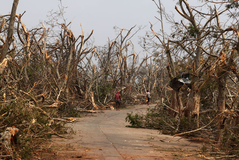 © Reuters. LE BILAN DU CYCLONE EN INDE S'ALOURDIT À 33 MORTS