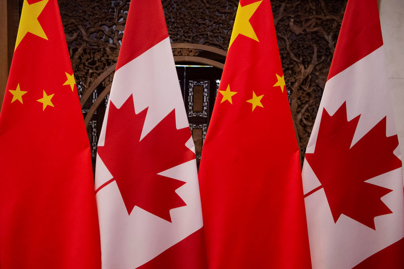 © Reuters. FILE PHOTO: Picture of Canadian and Chinese flags taken prior to the meeting with Canada's Prime Minister Justin Trudeau and China's President Xi Jinping at the Diaoyutai State Guesthouse
