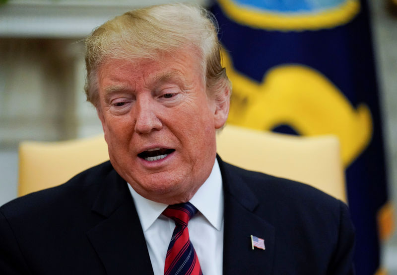 © Reuters. President Trump talks to reporters at the White House in Washington