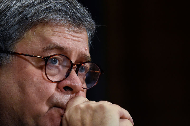 © Reuters. FILE PHOTO: U.S. Attorney General Barr testifies at Senate Judiciary hearing on investigation of Russian interference in the 2016 presidential election on Capitol Hill in Washington