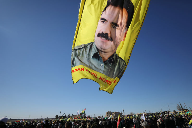 © Reuters. محاميان تركيان: أوجلان يدعو قوات سوريا الديمقراطية إلى تفادي الصراع في سوريا