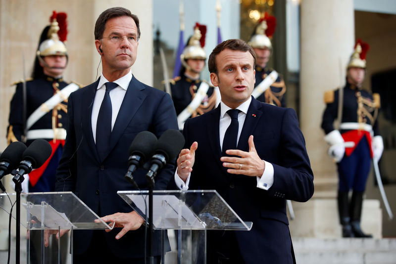 © Reuters. MACRON ET RUTTE EN QUÊTE DE COMPROMIS SUR FOND DE DIVERGENCES