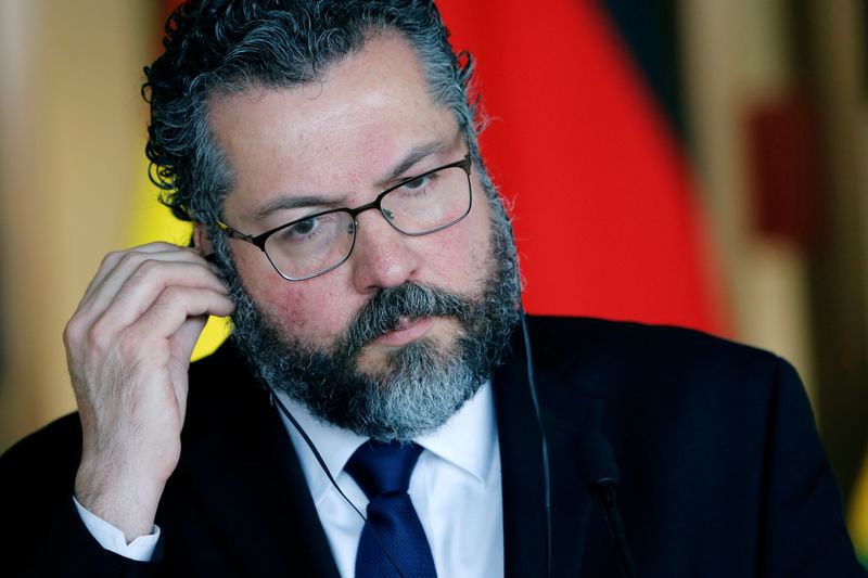 © Reuters. Ernesto Araújo durante entrevista coletiva no Itamaraty