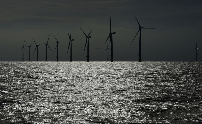 © Reuters. A view shows windmills of several wind farms at the so-called "HelWin-Cluster"