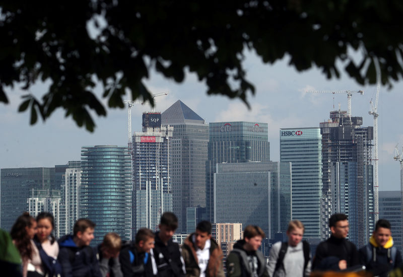 © Reuters. The Canary Wharf financial district is seen from Greenwich Park in London