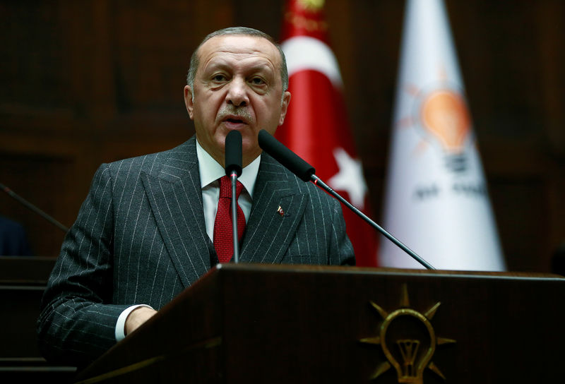 © Reuters. Presidente da Turquia, Tayyip Erdogan, durante sessão do Parlamento em Ancara