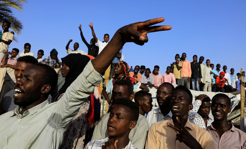 © Reuters. المجلس العسكري الانتقالي بالسودان يريد الشريعة الإسلامية مصدر التشريع