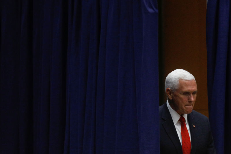 © Reuters. Foto del martes del vicepresidente de EEUU Mike Pence arribando al Departamento de Estado en Washington para dar un discurso