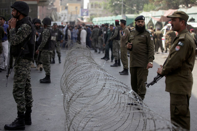 © Reuters. فصيل تابع لطالبان الباكستانية يعلن مسؤوليته عن انفجار لاهور