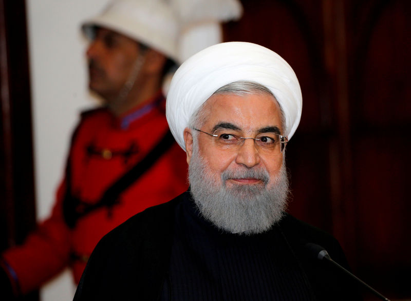 © Reuters. FOTO DE ARCHIVO: El presidente iraní, Hassan Rouhani, durante una conferencia de prensa con el presidente iraquí Barham Salih (no aparece en la foto) en Bagdad