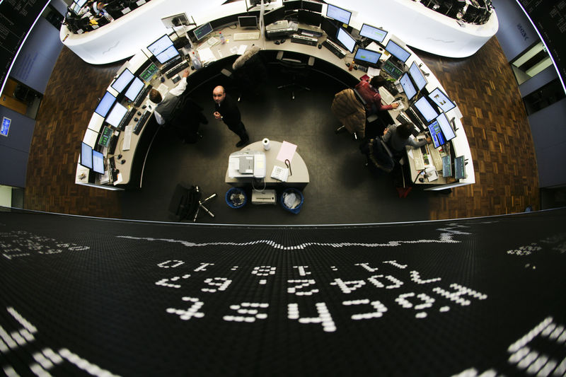 © Reuters. The highest index on the DAX board is pictured at the Frankfurt stock exchange