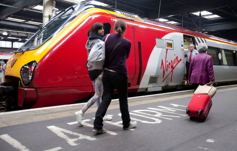 © Reuters. FILE PHOTO: A Virgin train at Euston Station in London