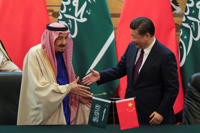© Reuters. الرئيس الصيني يتحدث مع العاهل السعودي وسط توتر بسبب إيران