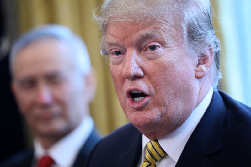 © Reuters. FILE PHOTO: U.S. President Donald Trump meets with China's Vice Premier Liu at the White House in Washington,