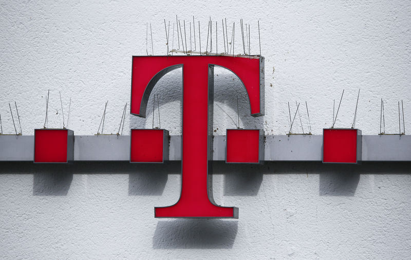 © Reuters. Sparks against doves are placed on the logo of German telecommunications giant Deutsche Telekom AG at a Telekom mobile phones store in the city centre of the western German city of Koblenz