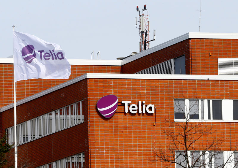 © Reuters. FILE PHOTO: A flag flutters at the Telia offices in Helsinki