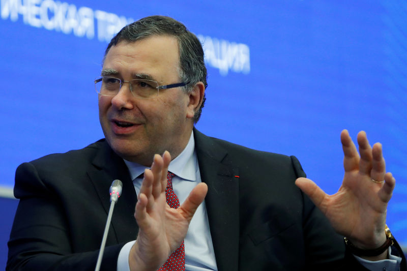 © Reuters. FILE PHOTO: Total CEO Pouyanne attends a session of the St. Petersburg International Economic Forum