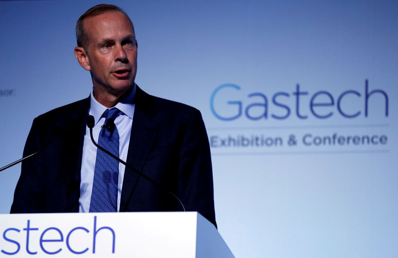 © Reuters. FILE PHOTO: Chevron's Michael Wirth speaks at Gastech, the world's biggest expo for the gas industry, in Chiba