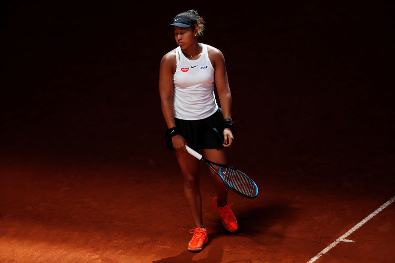 © Reuters. أوساكا المصنفة الأولى عالميا تودع بطولة مدريد المفتوحة
