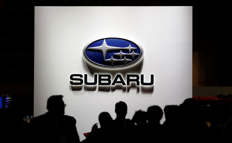 © Reuters. FILE PHOTO - The logo of Subaru Corp. is pictured at the 45th Tokyo Motor Show in Tokyo