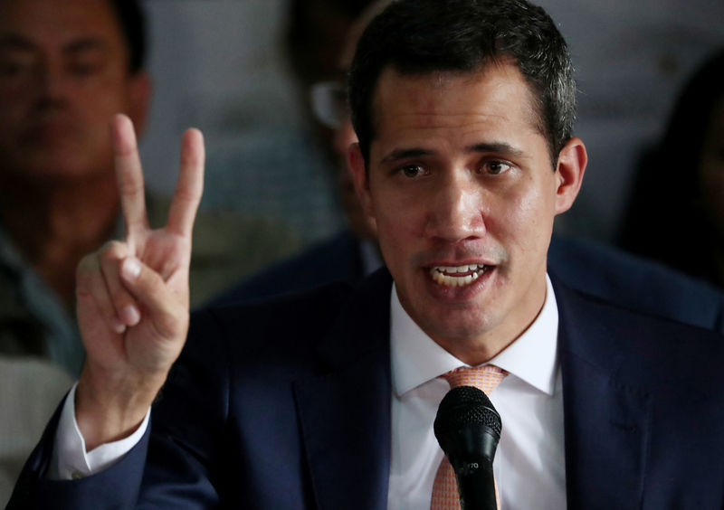 © Reuters. صحيفة: زعيم المعارضة الفنزويلية قد يقبل تدخلا عسكريا أمريكيا إذا تم طرحه