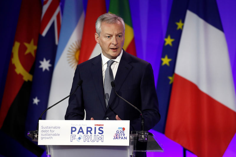 © Reuters. French Economy and Finance Minister Bruno Le Maire delivers a speech during a high-level forum on debt at the Finance ministry in Paris