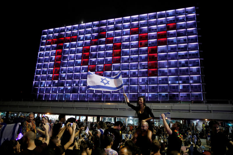© Reuters. FILE PHOTO: People celebrate the winning of the Eurovision Song Contest 2018 by Israel's Netta Barzilai with her song "Toy" , Rabin square in Tel Aviv Israel
