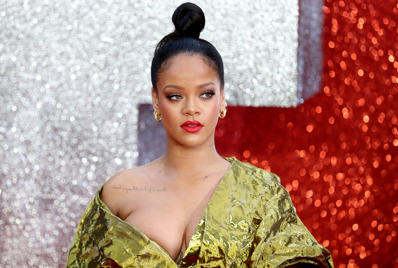 © Reuters. Rihanna em tapete vermelho de Londres