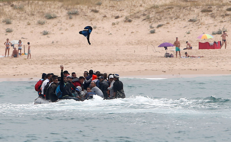 © Reuters. المغرب يقول إنه نجح في الحد من الهجرة غير الشرعية لإسبانيا