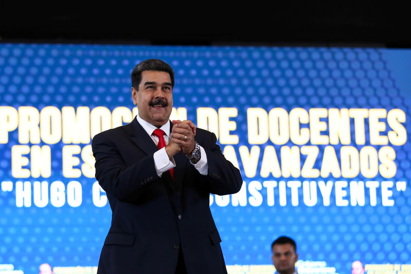 © Reuters. أمريكا توسع العقوبات على فنزويلا لزيادة الضغط على مادورو