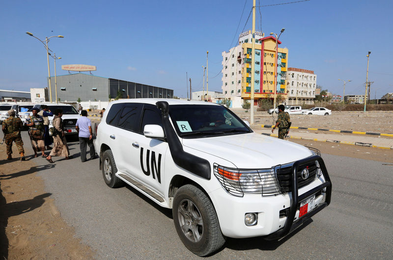 © Reuters. شاهد: الحوثيون يبدأون الانسحاب من ميناءين في الحديدة